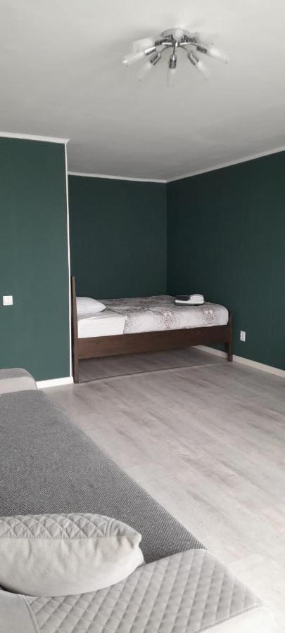 Изумруд Apartment Uralsk Ngoại thất bức ảnh