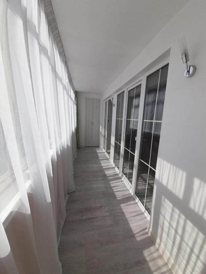 Изумруд Apartment Uralsk Ngoại thất bức ảnh