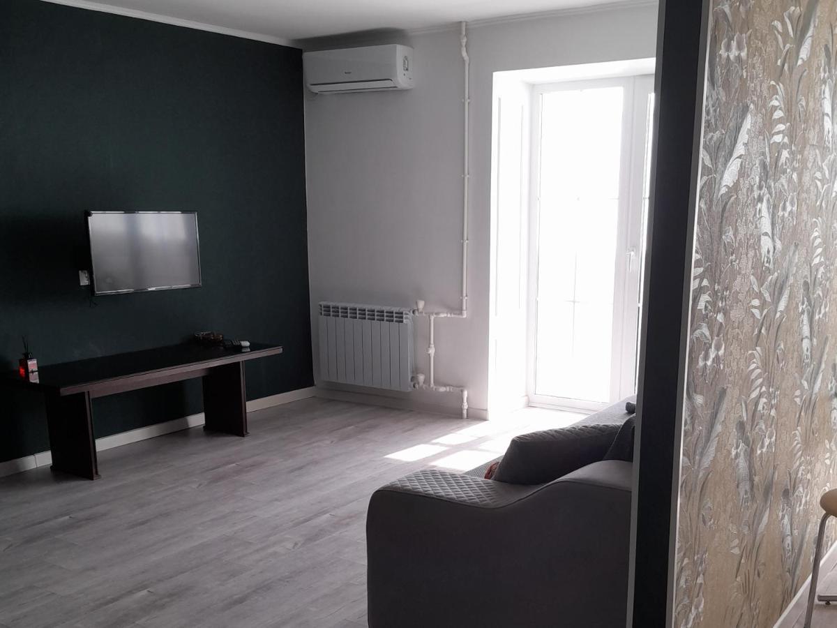 Изумруд Apartment Uralsk Ngoại thất bức ảnh